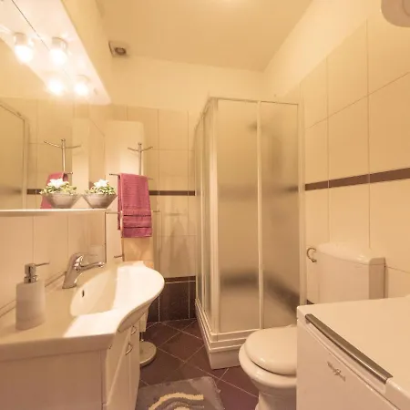 Lägenhet Emillia By Interhome Opatija