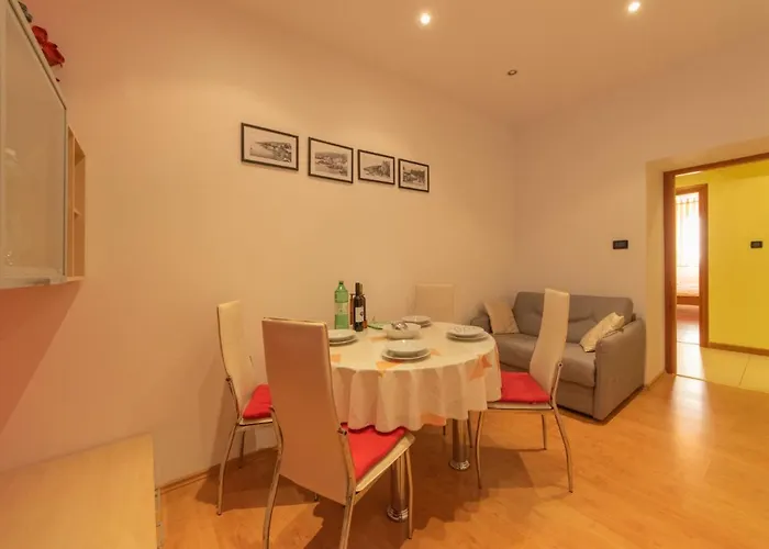 Emillia By Interhome オパティヤ